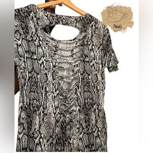 Miss Majesty Back and White Snake-print Cut Out Shirt Medium